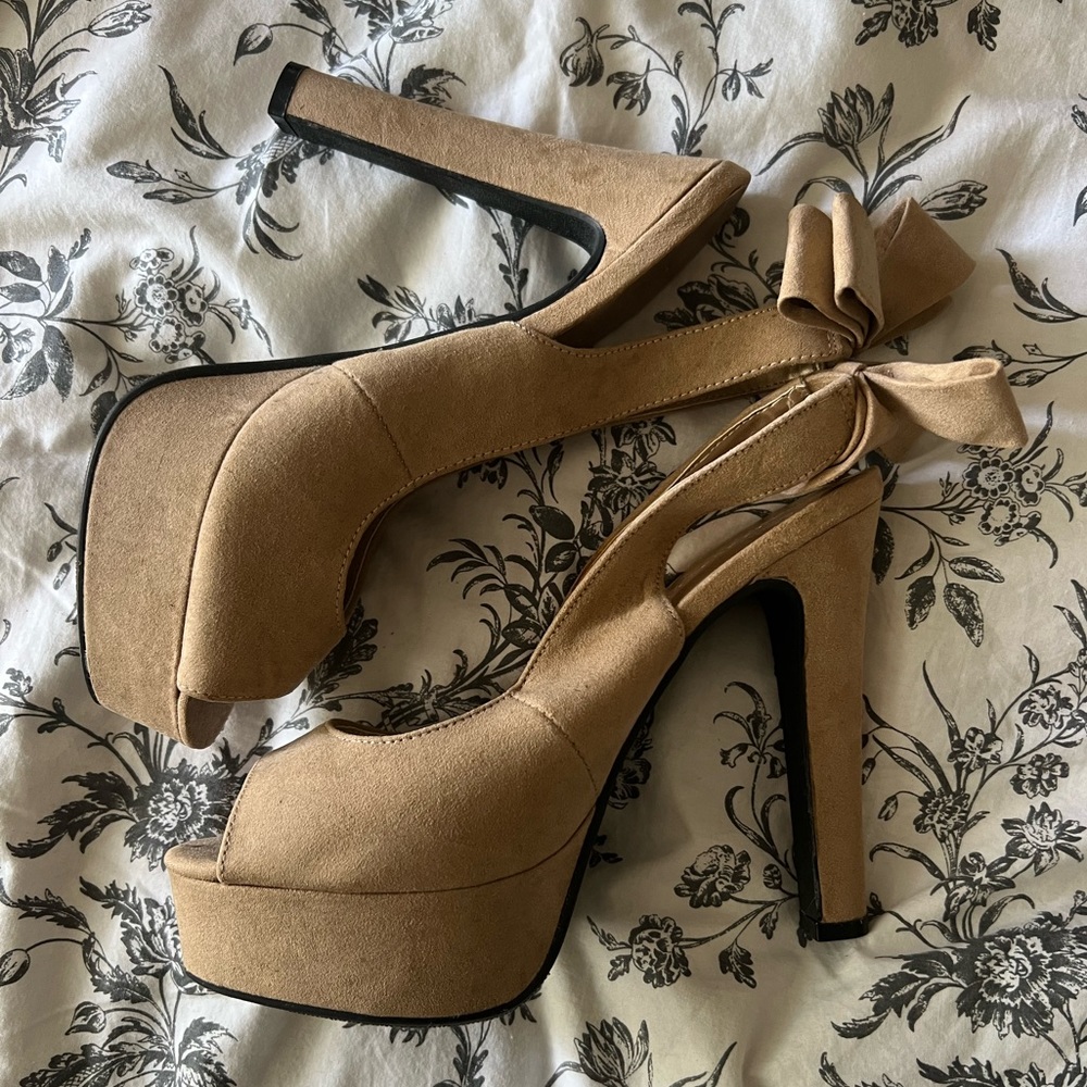 Forever21 | Size 8 Beige Heels Open Toe w/ Bow in the back Brand new shoes